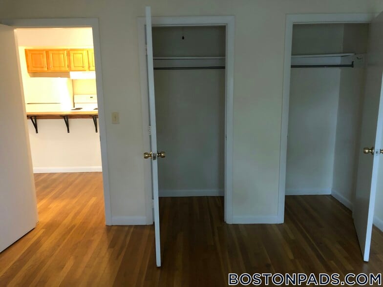 Building Photo - 122 Dustin St