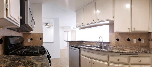 Building Photo - 1 bedroom in North Hollywood CA 91601