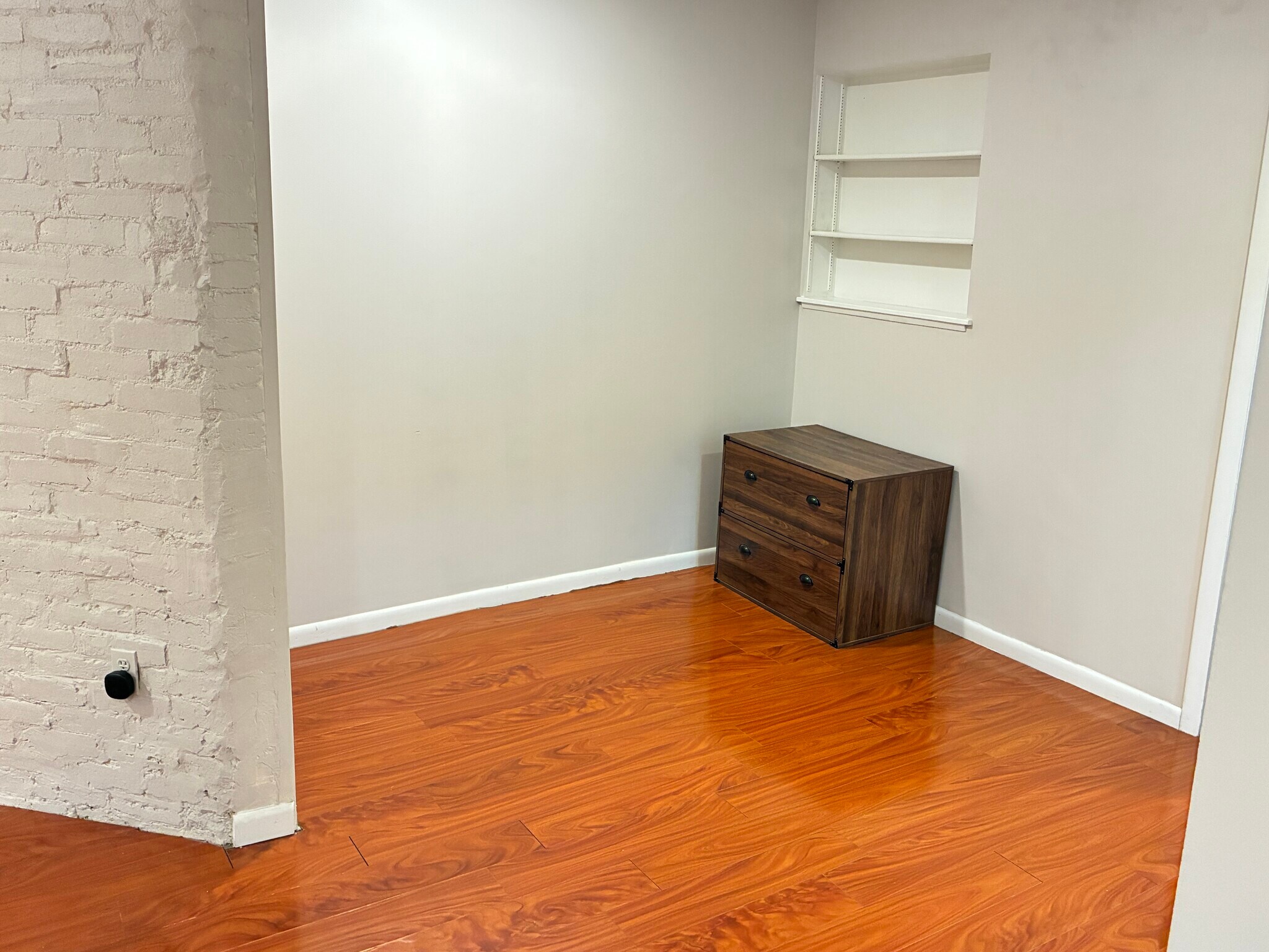 Building Photo - 625 C St NE