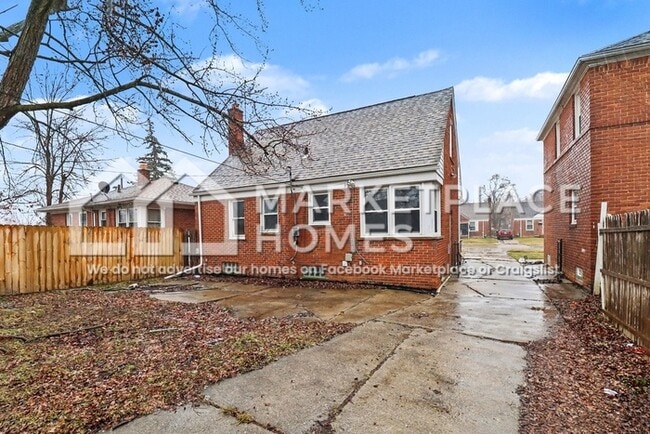 Building Photo - 16501 Fairmount Dr