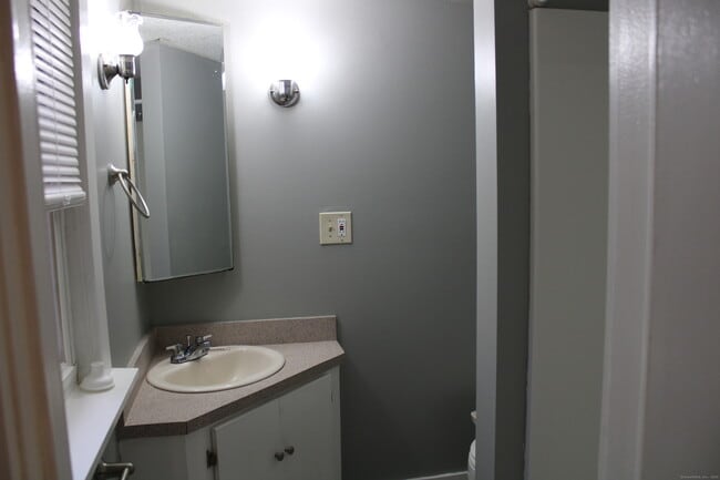 Building Photo - 24 James St