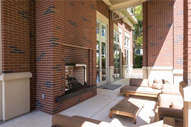 Building Photo - 1820 Peachtree Rd NW