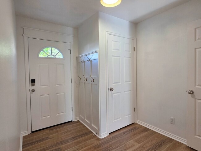 Building Photo - 326 N Escalante Dr