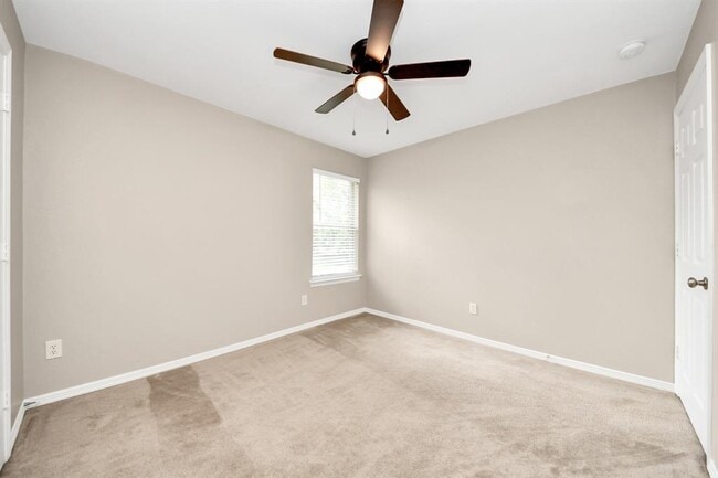Building Photo - 8522 Sports Haven Dr