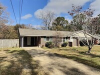 Building Photo - For Rent in Montgomery!