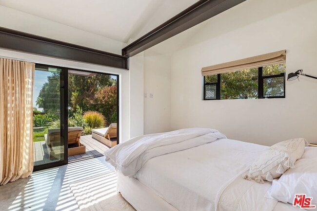 Building Photo - 28036 Sea Ln Dr