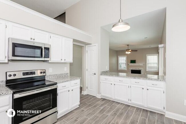 Building Photo - 3106 TWIN FALLS LN, Matthews, NC 28105