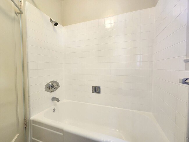 Building Photo - Downtown Palo Alto Living – 1 Bedroom Apartment Available March 4th.