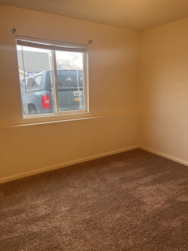 Building Photo - 208 Country West Rd