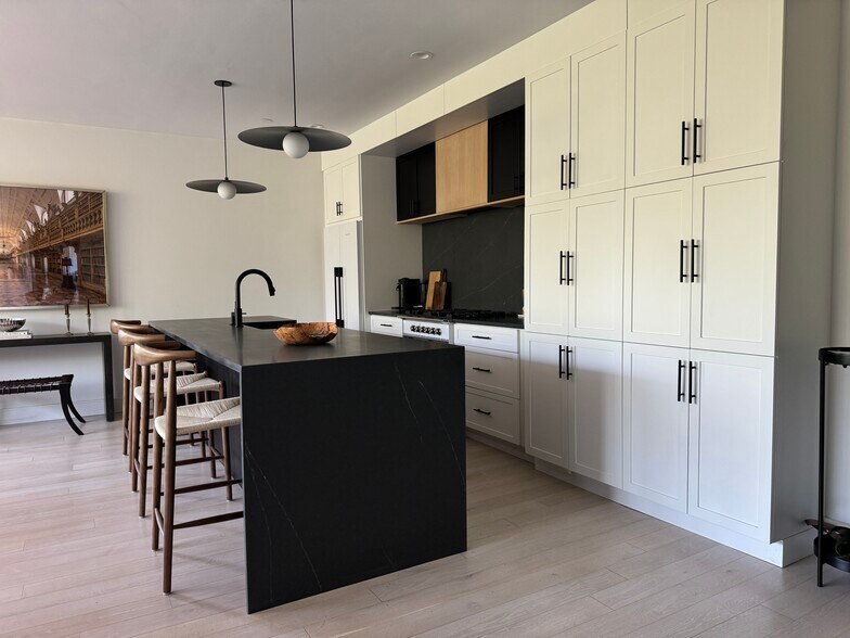 Kitchen - 347 Maverick St