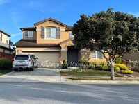 Building Photo - Impressive Two Story Home Located in Seasi...