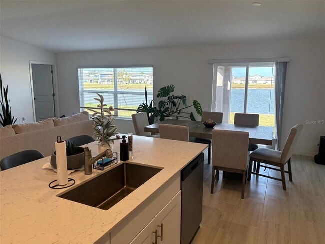 Building Photo - 8823 Sunset Pk Trl S