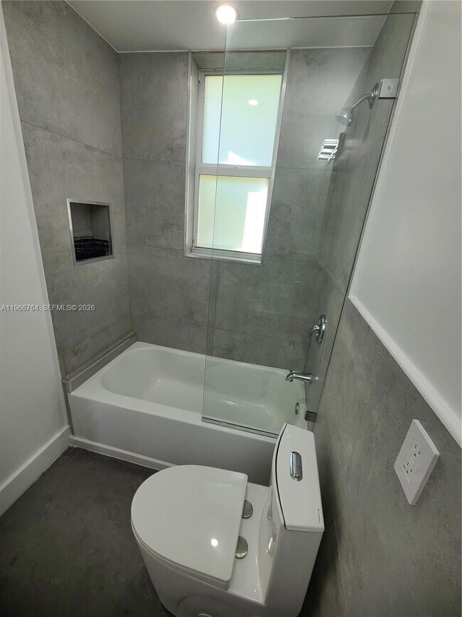 Building Photo - 825 Michigan Ave