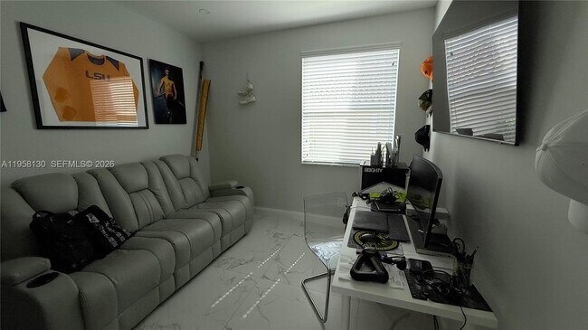 Building Photo - 212 SW 179th Ave