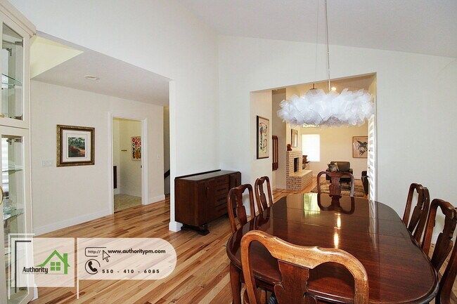 Building Photo - 3350 Mountain Oak Dr