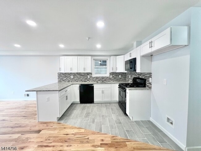 Building Photo - 40 Read St