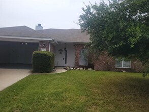 Building Photo - 4805 Joseph Dr