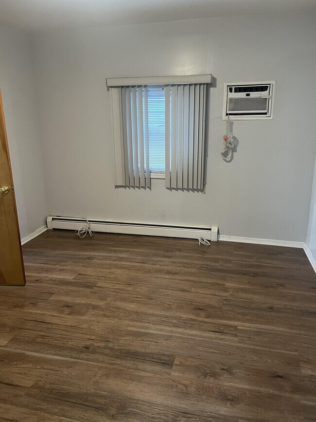 Building Photo - 571 Avenue A