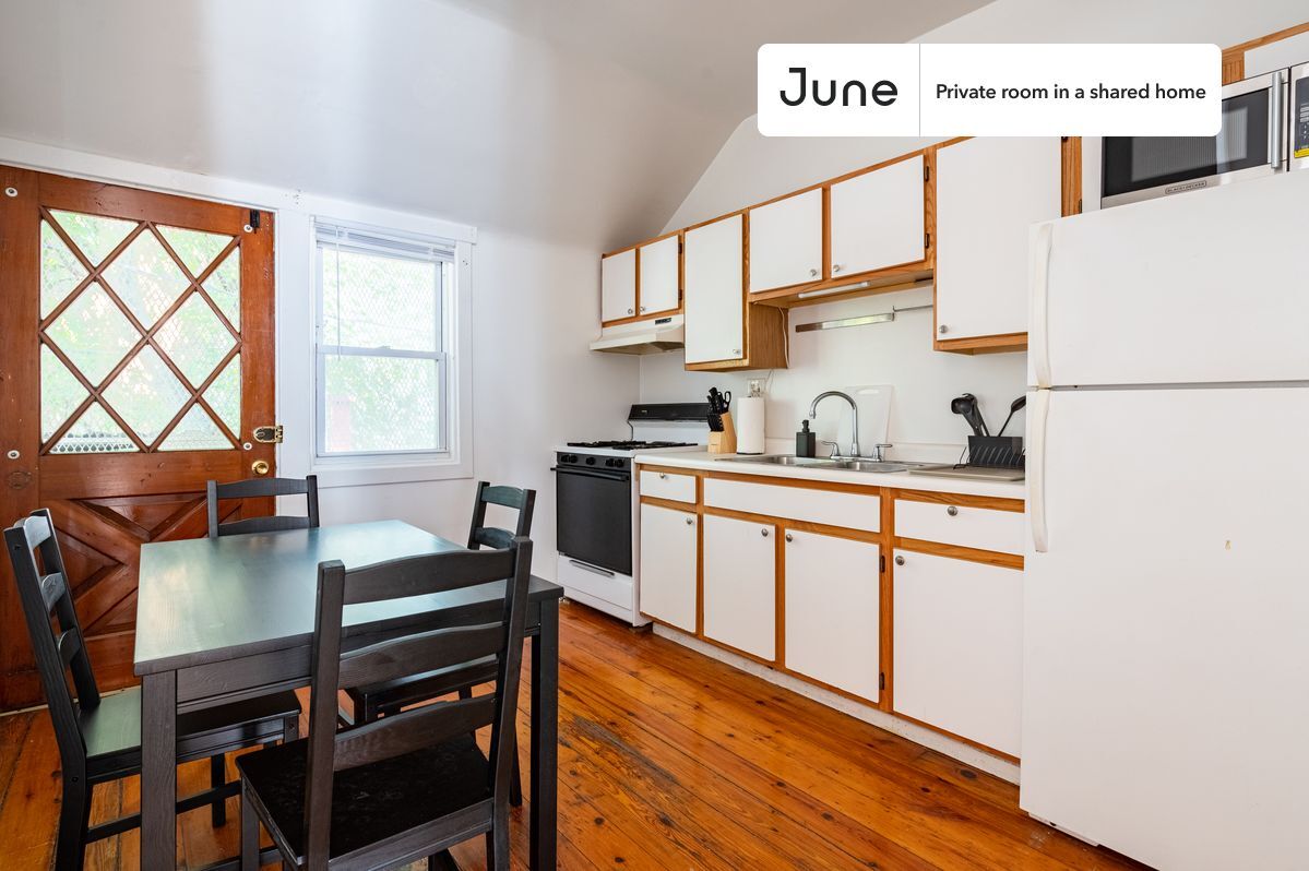 Building Photo - Room in Shared 2 bed/1 bath home
