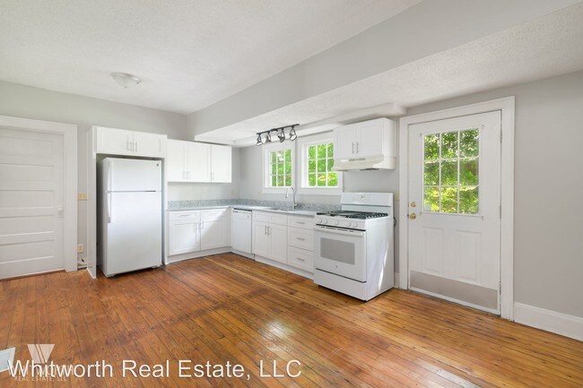 Building Photo - 404 Caplewood Dr