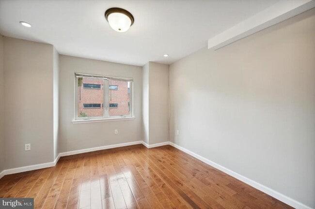 Building Photo - 528 S 13th St