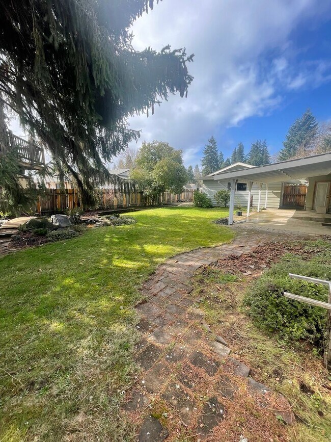 Building Photo - Amazing Freshly Updated Four Bedroom Two Bath Home In Amazing Lebanon Location!