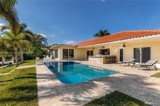 Building Photo - 3010 NE 58th St