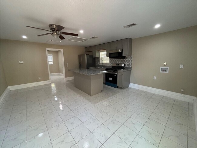 Building Photo - 1401 Austin St