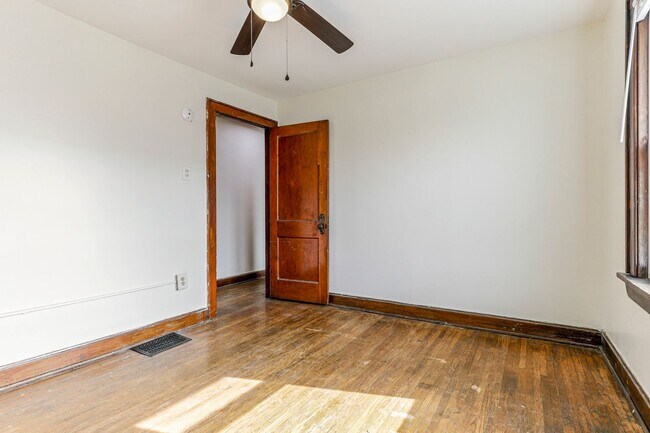 Building Photo - 252-254 S Wayne Ave