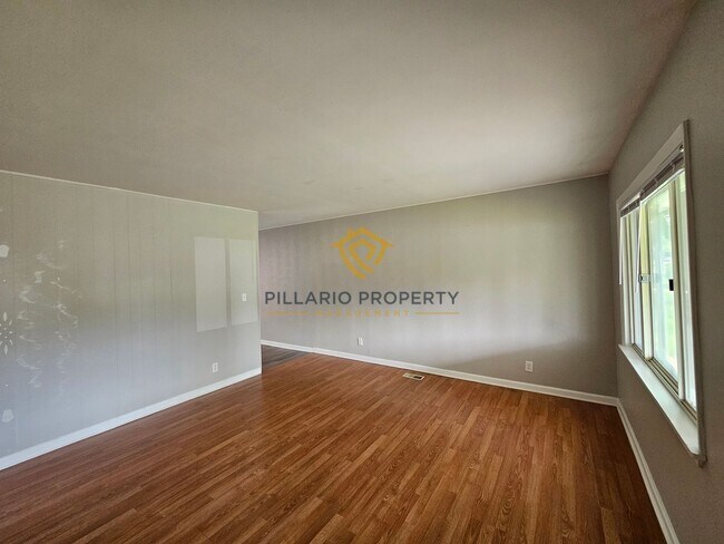 Building Photo - Charming 3-Bedroom Ranch with Detached Gar...
