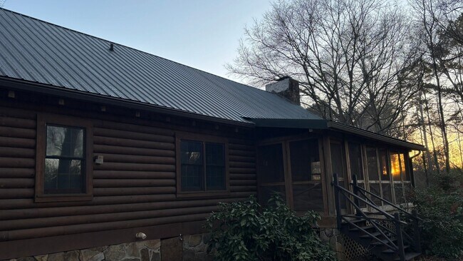 Building Photo - 1840 Robinhood Rd