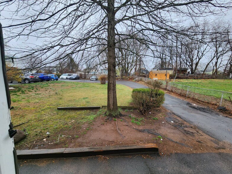 Building Photo - 65 Fairview Ave