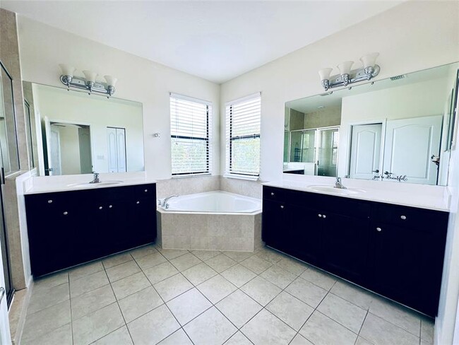 Building Photo - 8836 Sandy Crk Wy