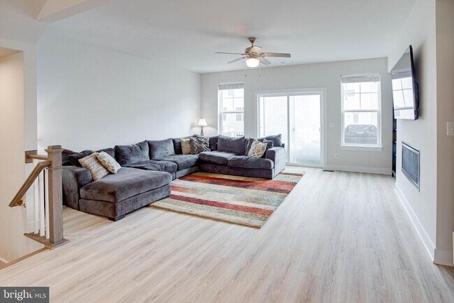 Building Photo - 1576 Meadowlark Glen Rd