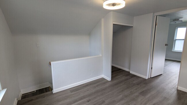 Building Photo - Newly renovated 2-bedroom, 1-bathroom home...