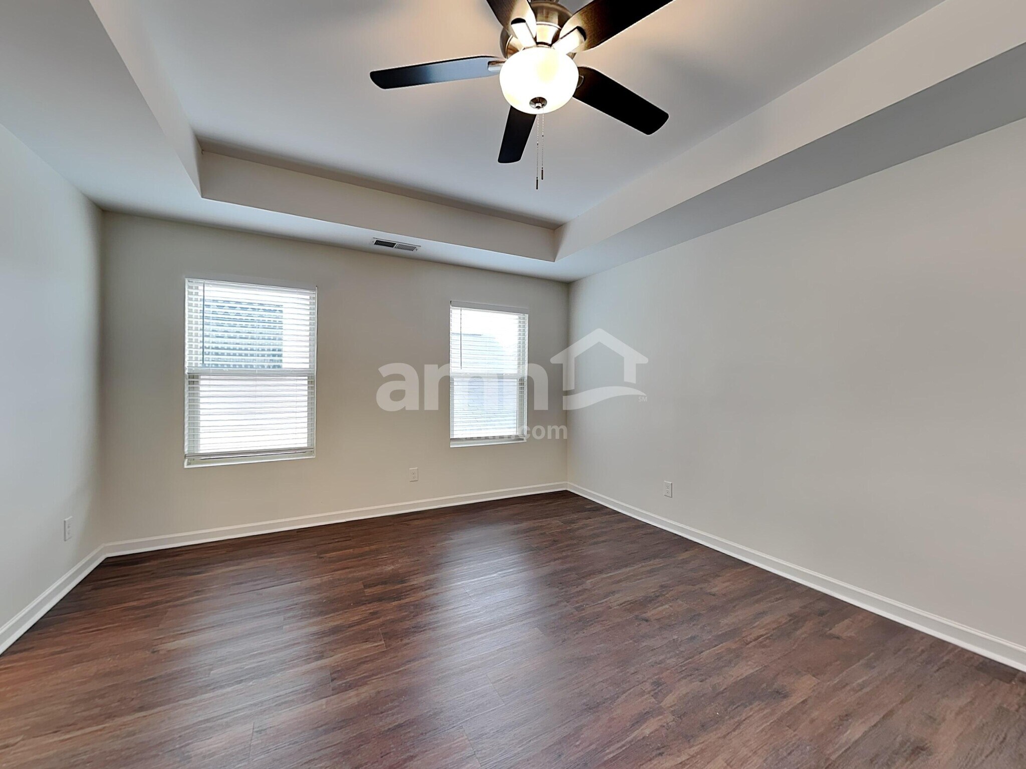 Building Photo - 351 Shady Glen