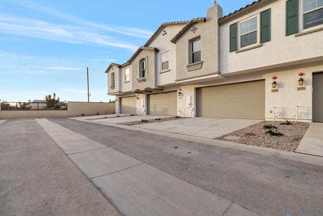 Building Photo - Brand New luxurious Model Home with 2 Master Suites in Warner Meadow