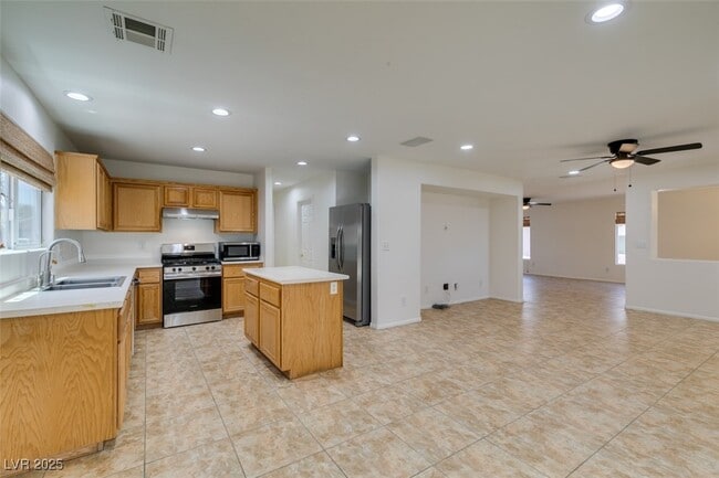 Building Photo - 210 Lynbrook St