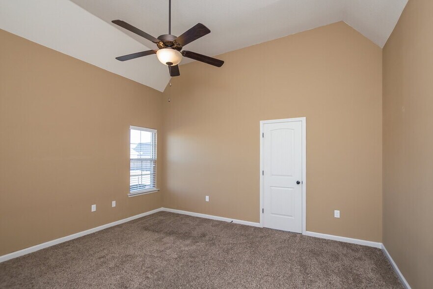 Building Photo - 3468 Avis Ln