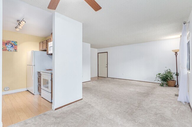 Building Photo - 1410 Bacchus Dr
