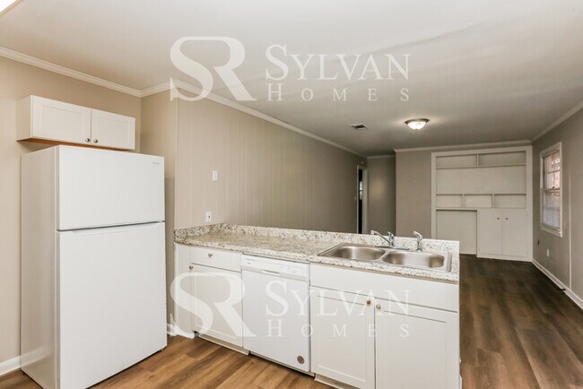 Building Photo - Feel welcome in this well-maintained 3BR 2BA