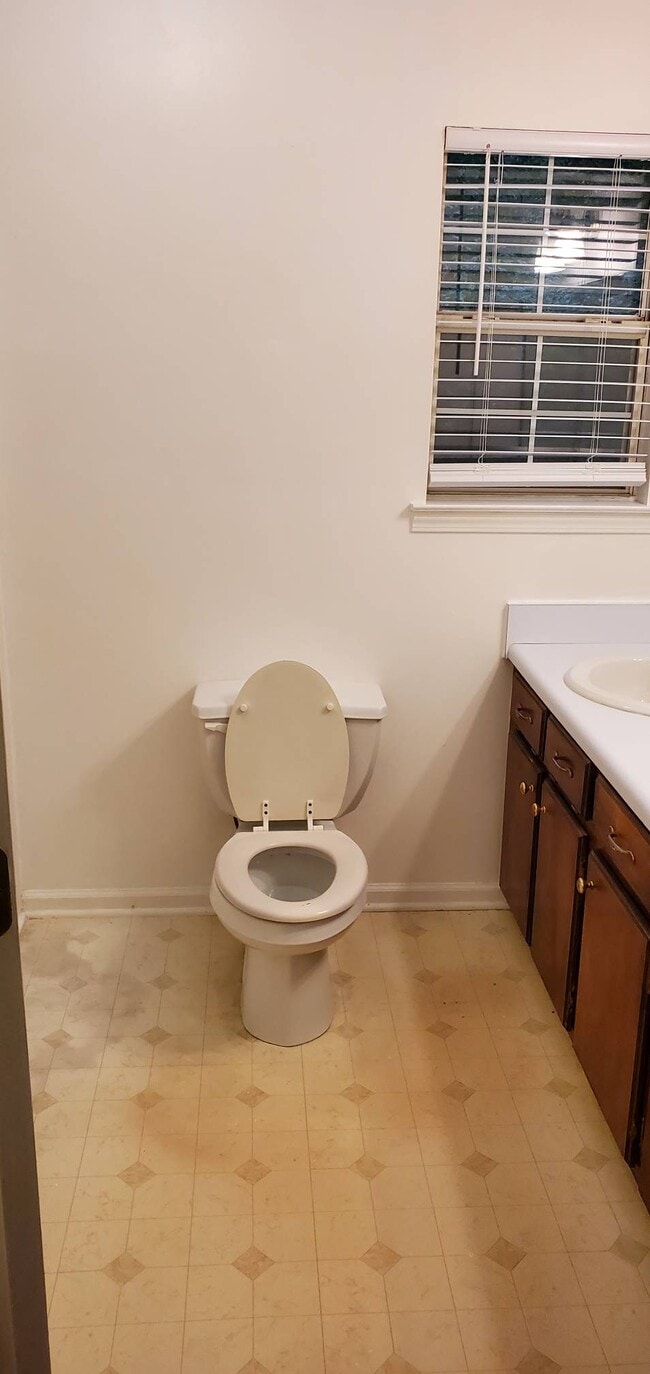 Building Photo - 5 Silver Spur Ct