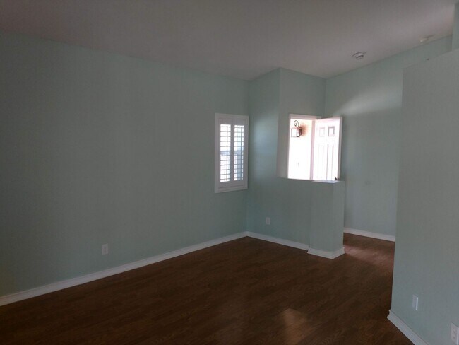 Building Photo - Henderson 4 Bedroom