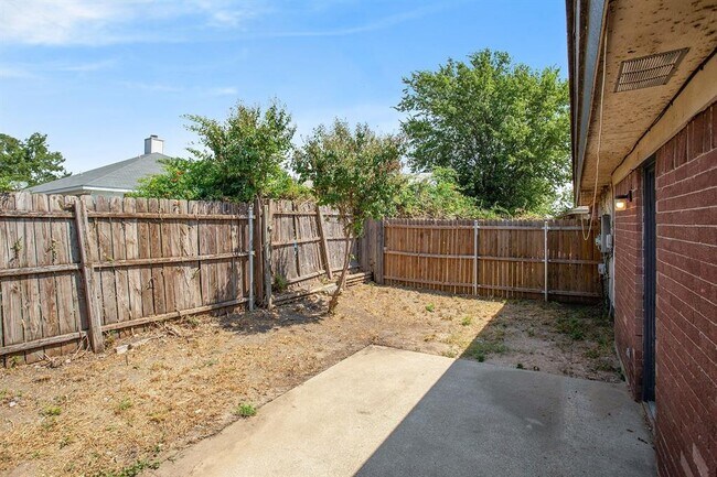 Building Photo - 3710 Hulen Park Cir