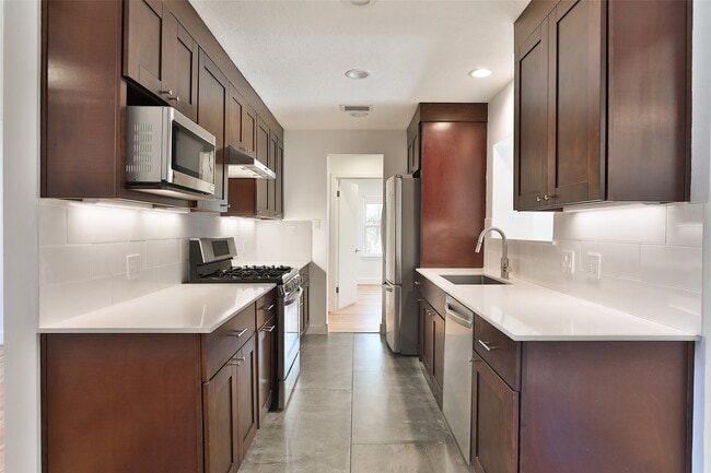 Building Photo - 4613 Libbey Dr