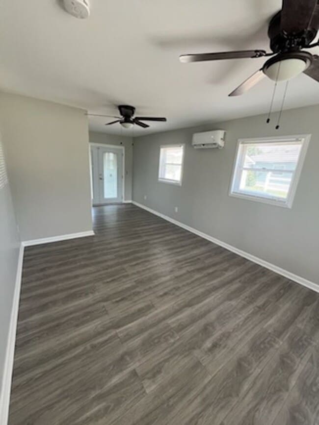 Building Photo - 3BR/1BA House with Garage- Coming Soon!
