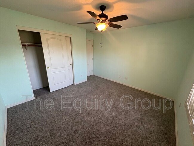 Building Photo - 2424 E Beech Ave