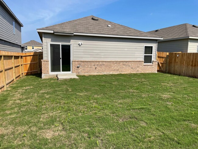 Building Photo - Three Bedroom | Two Bath Home in Scott's Hollow