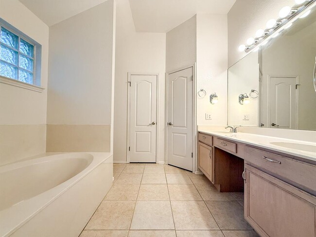 Building Photo - 16908 Cactus Blossom Dr