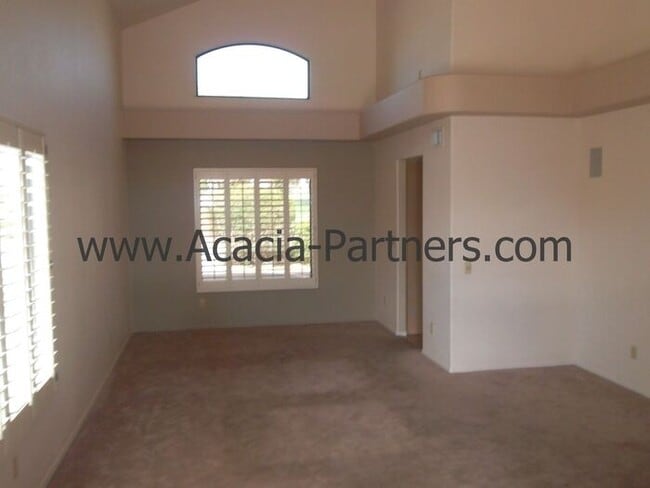 Building Photo - 4 Bedroom  in gated community on Golf Course